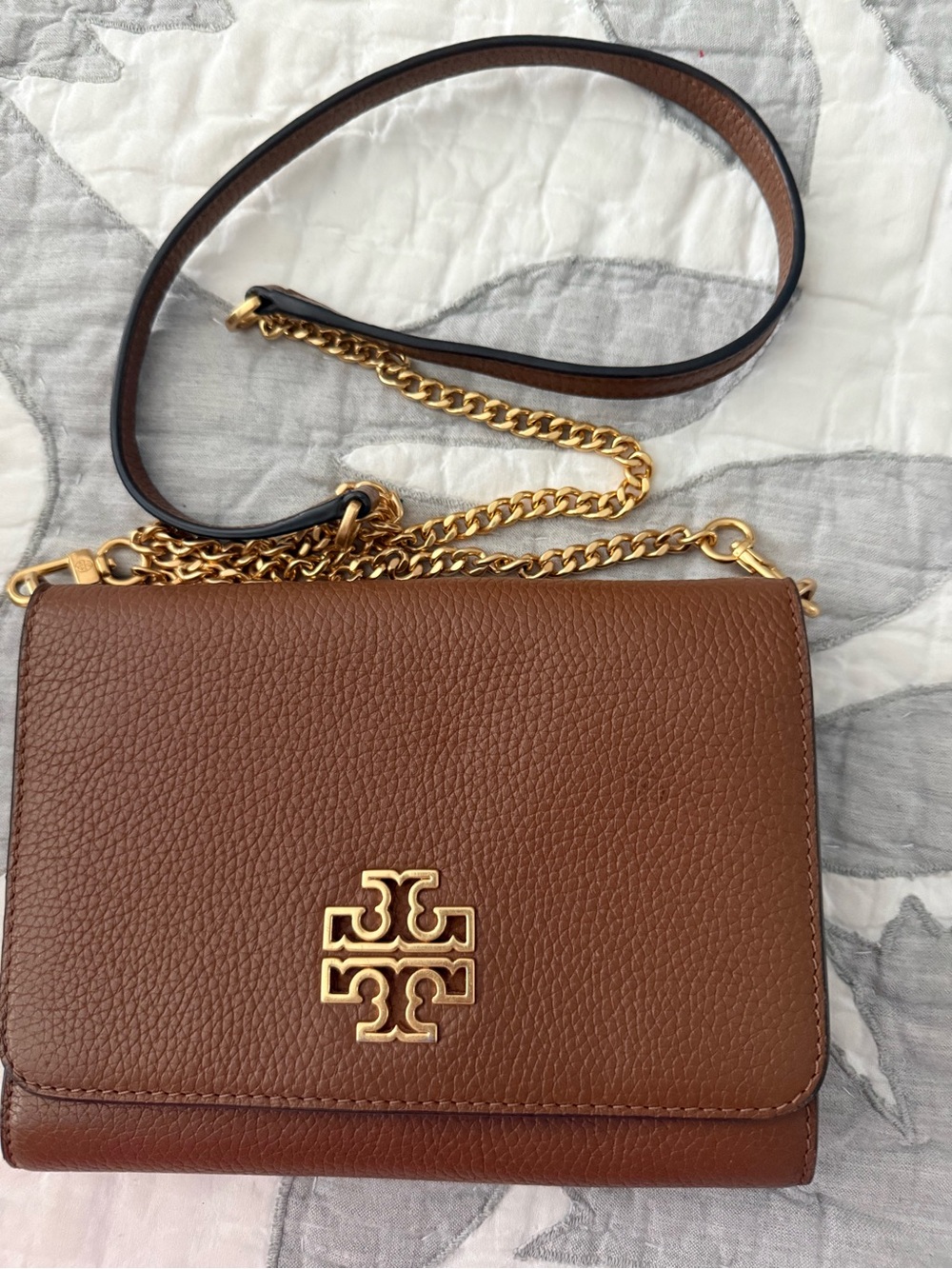 Tory Burch Chestnut Brown Pebbled Leather Crossbody with Gold Logo - Picture 10 of 10